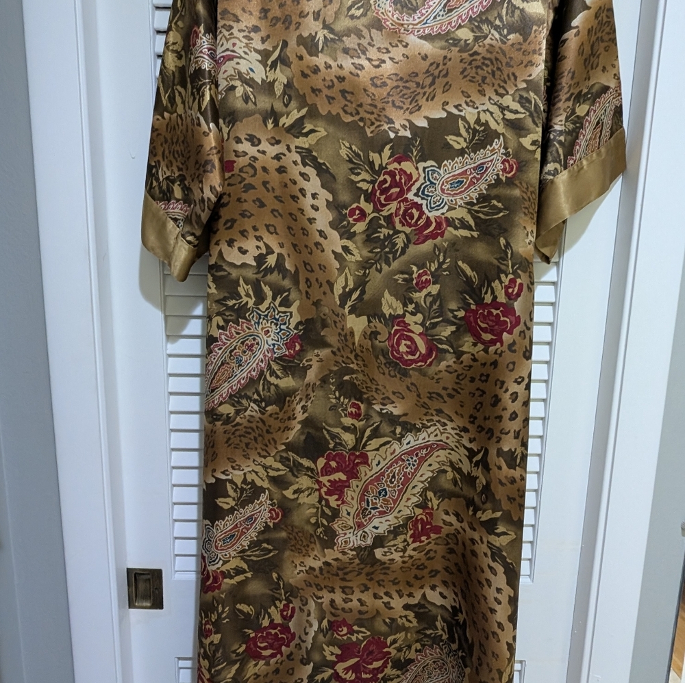 Vintage Elegant Floral Satin Robe - Gold and Red - Picture 6 of 6